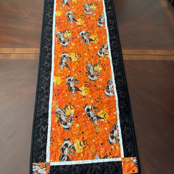 Halloween Fall quilted table runner with witchy gnomes pattern - Picture 7 of 10